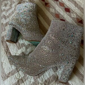 betsey johnson diamond boots